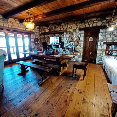 Σαλέ σπιτι στο βουνο